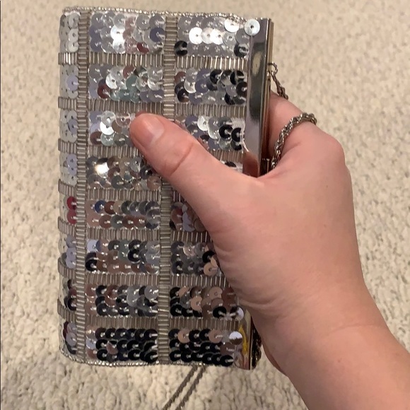 Silver beaded and sequined clutch - Picture 7 of 7